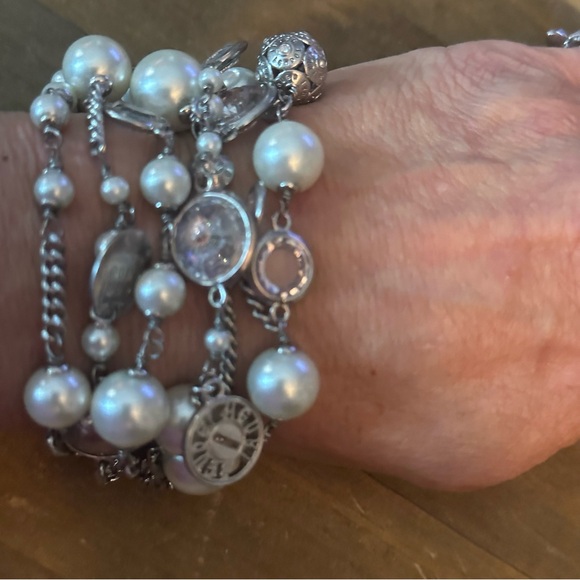Henri Bendel silver tone multi strand pearls & crystals bracelet - Picture 8 of 9